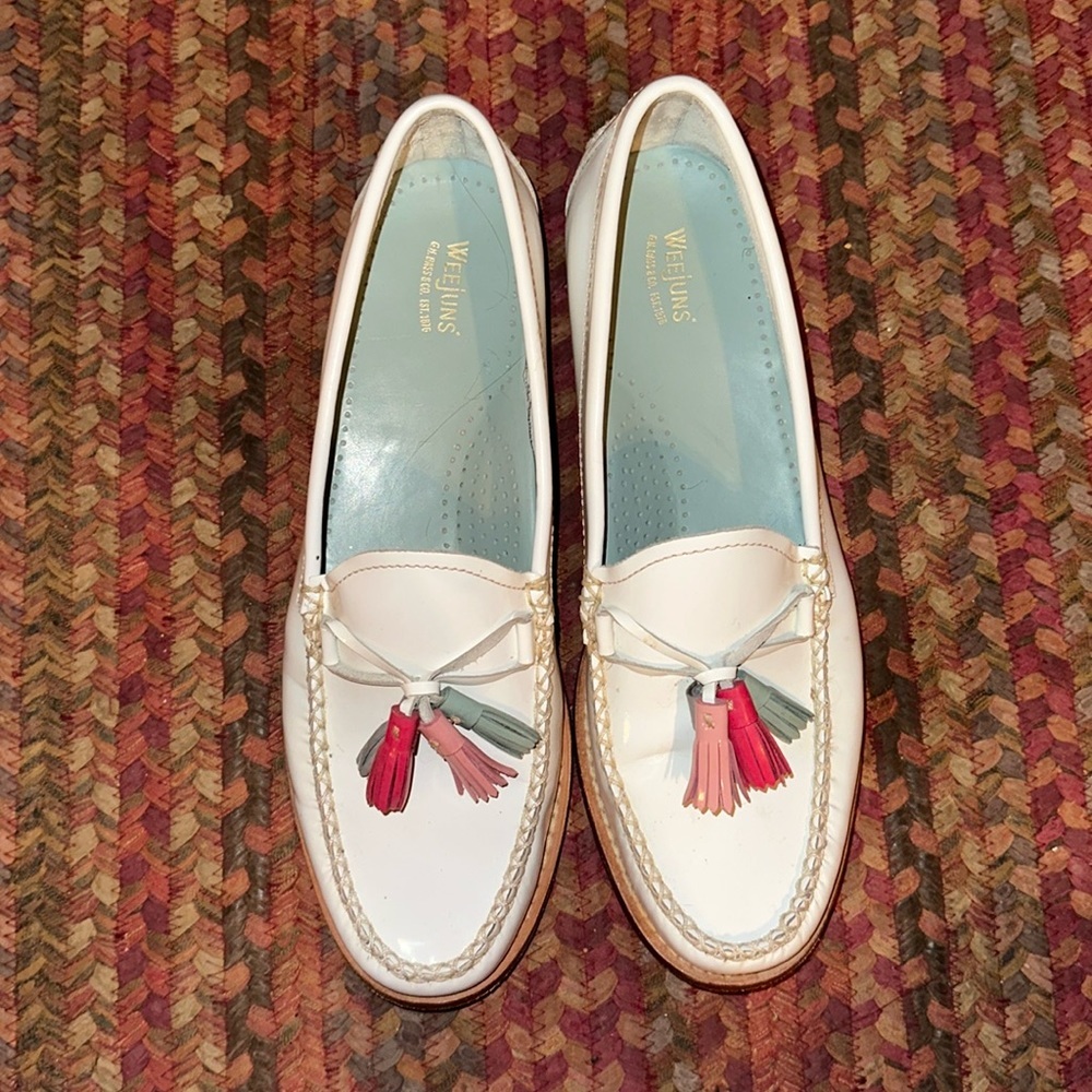 WEEJUNS GH BASS & CO WHITE PATENT LEATHER LOAFERS WITH MULTI COLOR TASSELS